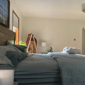 Una S.'s bedroom with Miracle Sheets